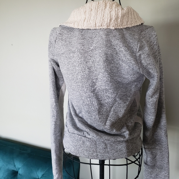 Dolan front assemtrical zip grey soft sweater sz XS - Picture 4 of 7